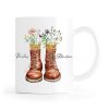 Auf dem Bild ist das Produkt: Tasse bedruckt Stiefel Wildblumen Gräser Wunschname Adventure personalisiert Geschenk Geburtstag zum Preis von €17.90 abgebildet.