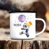 Auf dem Bild ist das Produkt: Tasse Campingbecher Emaille Panda Bär personalisiert mit Wunschnamen Kindertasse zum Preis von €18.9 abgebildet.