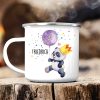 Auf dem Bild ist das Produkt: Tasse Campingbecher Emaille Panda Bär personalisiert mit Wunschnamen Kindertasse zum Preis von €18.9 abgebildet.