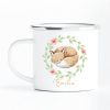 Auf dem Bild ist das Produkt: Tasse Emaille Campingbecher Fuchs Blätterkranz Blumen Wunschname Geschenk zum Preis von €18.9 abgebildet.
