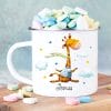 Auf dem Bild ist das Produkt: Tasse Emaille Campingbecher Giraffe personalisiert mit Wunschname Geschenk Kindertasse zum Preis von €18.9 abgebildet.