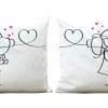 Auf dem Bild ist das Produkt: Kissen – Liebespaar Partnerkissen – Polyester, Geschenk für Partner oder Partnerin zum Preis von €25.90 abgebildet.