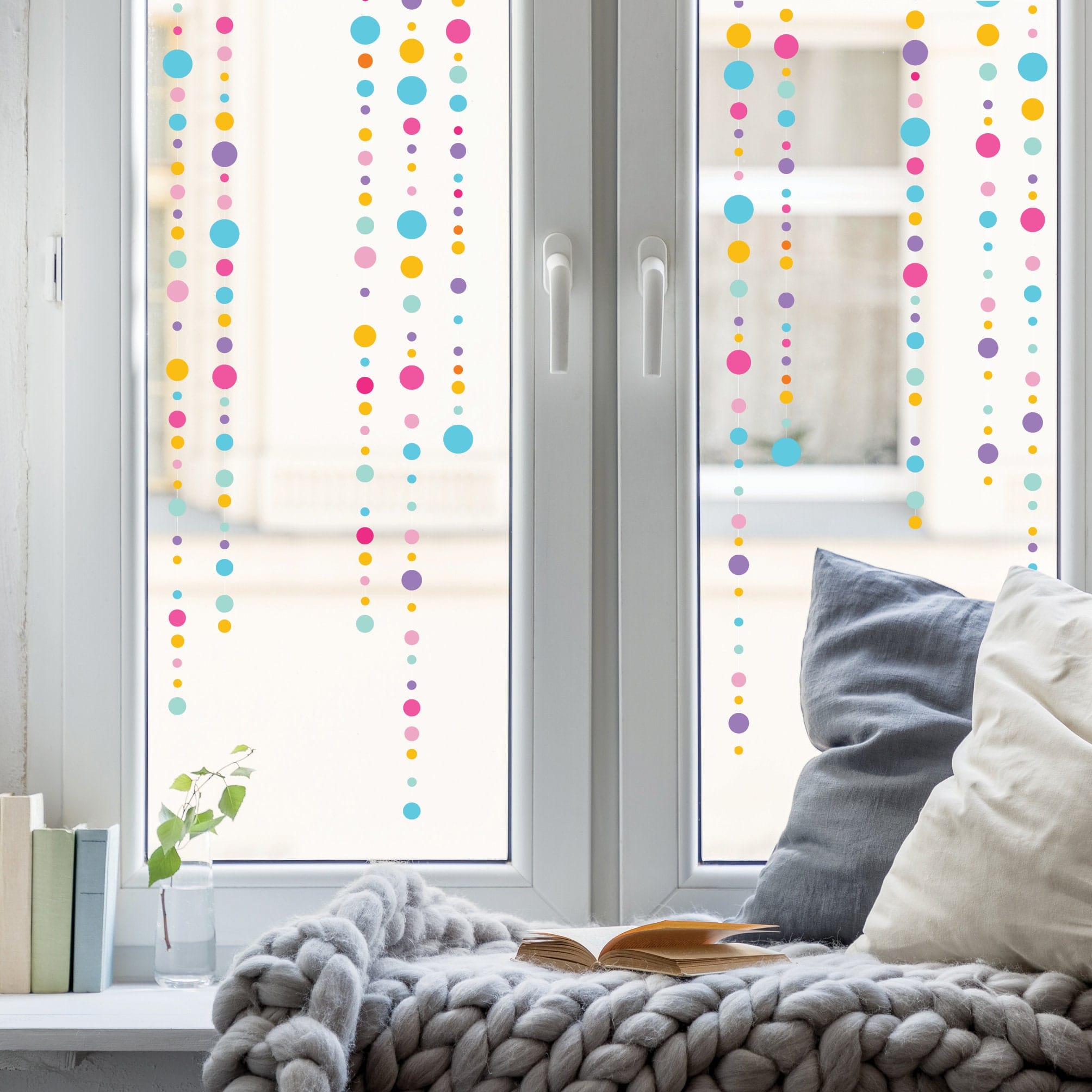 Fensterbild Karneval Konfettikette Girlande Farbspritzer wiederverwendbar Frühling bunte Punkte Fasching farbige Kreise