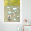 Auf dem Bild ist das Produkt: Sichtschutzfolie Kinderzimmer Waschbär und Maus mit Luftballons, Fensterfolie Fensterdeko Milchglasfolie zum Preis von €29.9 abgebildet.