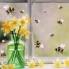 Auf dem Bild ist das Produkt: Fensterbild Frühling Sommer Bienen bunt wiederverwendbare Hummeln im Set Fensterdeko Kinderzimmer Sommerdeko Frühlingsdeko zum Preis von €13.9 abgebildet.