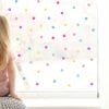 Auf dem Bild ist das Produkt: Fensterbild Konfetti Karneval wiederverwendbar Frühling bunte Punkte Fasching farbige kleine Kreise A4 zum Preis von €13.9 abgebildet.