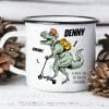 Auf dem Bild ist das Produkt: Kindertasse Emaille Dino Dinosaurier mit Schulranzen personalisiert Wunschname Einschulungsgeschenk zum Preis von €18.9 abgebildet.