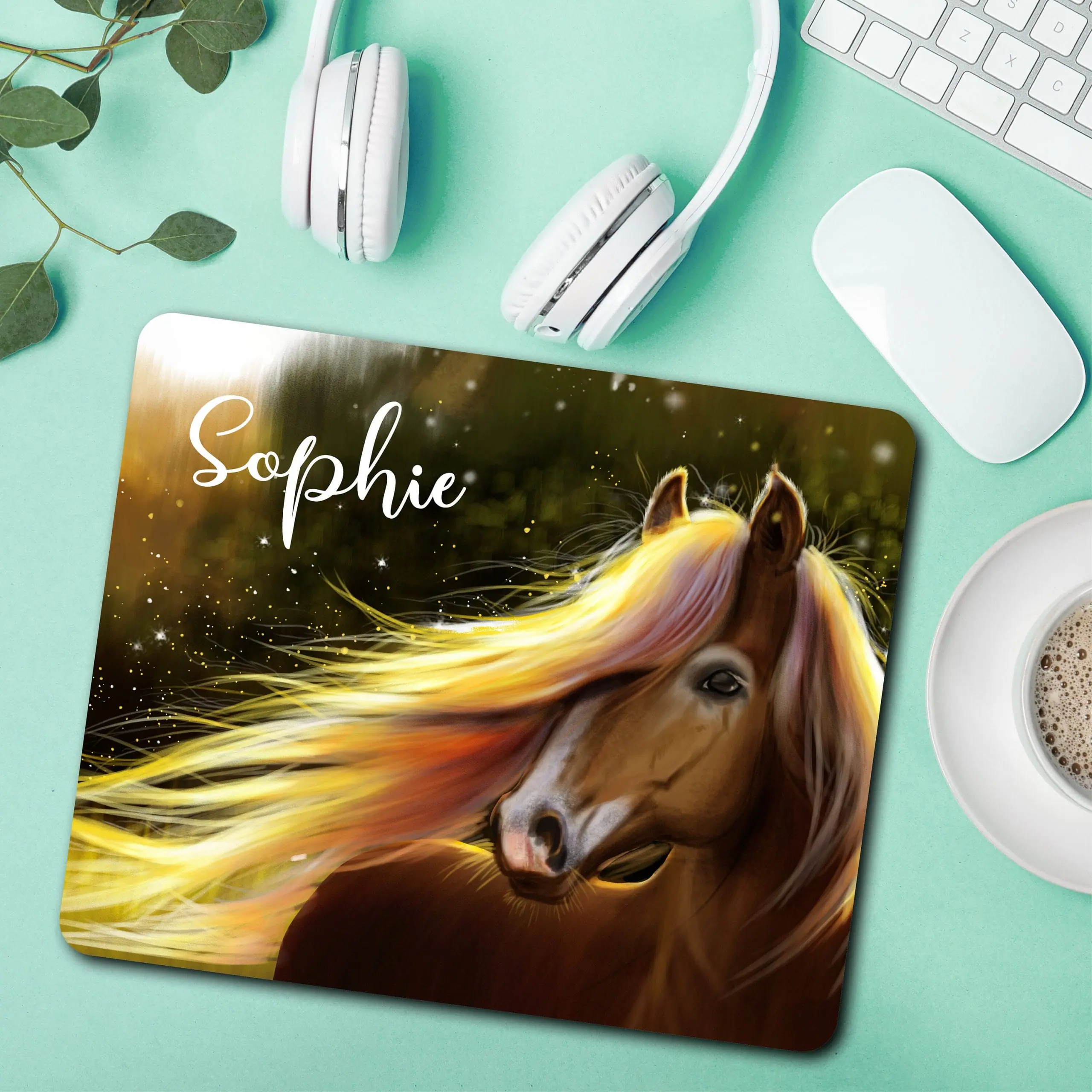 Auf dem Bild ist das Produkt: Mauspad Mousepad Pferd personalisiert mit Wunschname Geschenk Büro Deko Schreibtischunterlage benutzerdefiniert zum Preis von €14.9 abgebildet.
