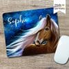 Auf dem Bild ist das Produkt: Mauspad Mousepad Pferd Sternenhimmel personalisiert mit Wunschname Geschenk Büro Deko Schreibtischunterlage benutzerdefiniert zum Preis von €14.9 abgebildet.