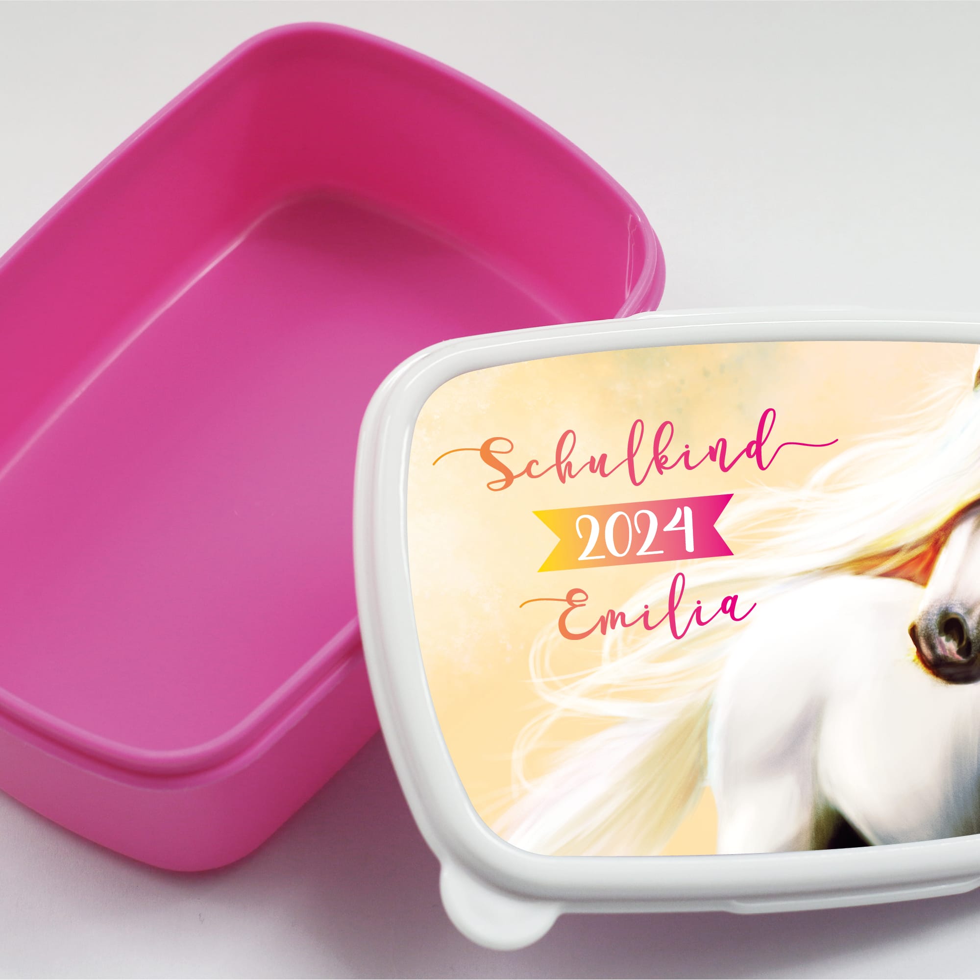 Auf dem Bild ist das Produkt: Brotdose Pferd personalisiert mit Wunschnamen Vesperbox Geschenk anpassbar Einschulung Mädchen zum Preis von €19.9 abgebildet.