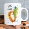 Auf dem Bild ist das Produkt: Tasse Keramik oder Kunststoff bedruckt Igel Schultüte personalisiert mit Wunschnamen und Datum zum Preis von €16.9 abgebildet.