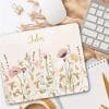 Auf dem Bild ist das Produkt: Mauspad personalisiert Wildblumen Mousepad floral sepia Blumen Wunschname Geschenk Geburtstag Büro zum Preis von €14.9 abgebildet.