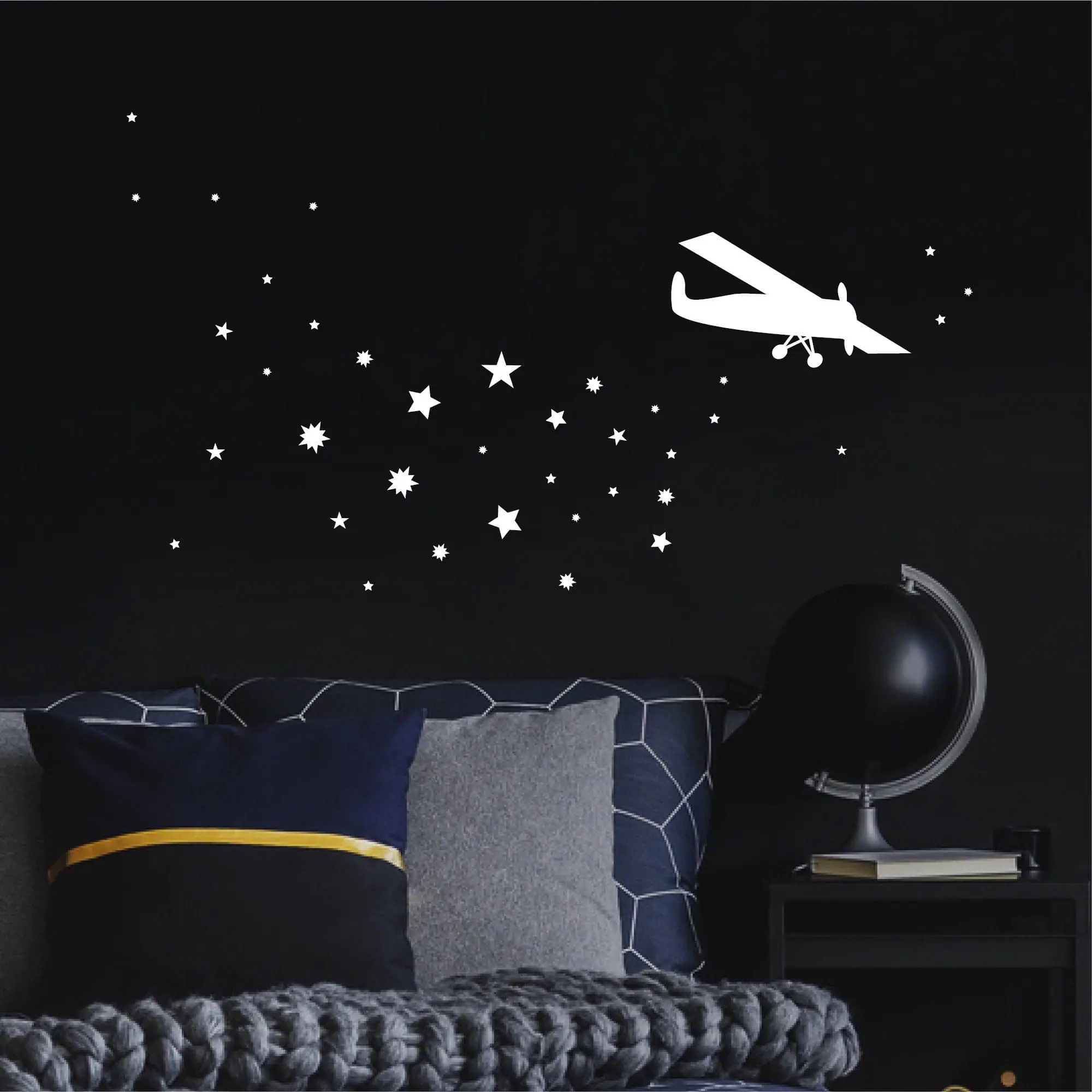 Auf dem Bild ist das Produkt: Leuchtaufkleber Kinderzimmer Flugzeug und Sternen Leuchtsterne leuchten im Dunklen zum Preis von €17.9 abgebildet.