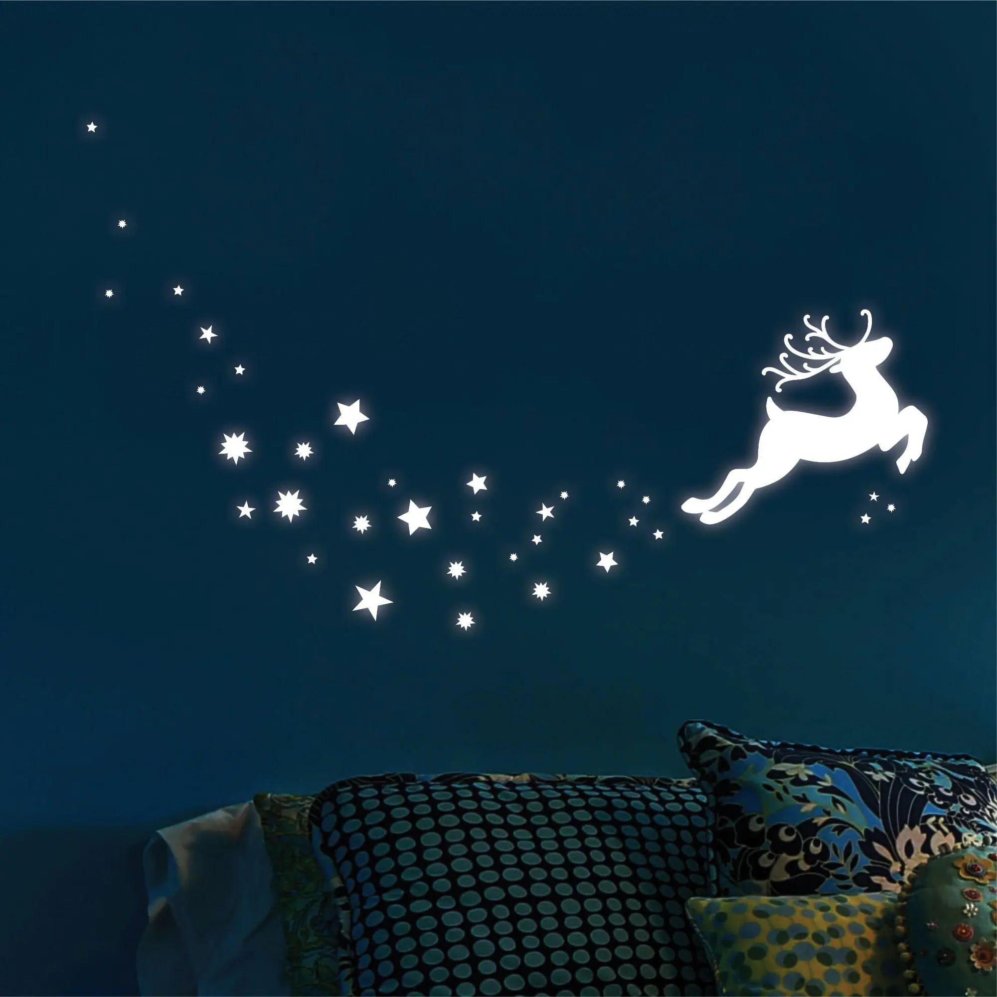 Auf dem Bild ist das Produkt: Leuchtaufkleber Kinderzimmer Hirsch mit Sternen Leuchtsterne leuchten im Dunklen Leuchtsticker Sternenhimmel zum Preis von €16.9 abgebildet.