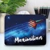 Auf dem Bild ist das Produkt: Gefüllte Federtasche Federmäppchen Rakete blau personalisiert Wunschname Schulanfang Schule Einschulungsgeschenk zum Preis von €29.9 abgebildet.