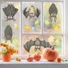 Auf dem Bild ist das Produkt: Fensterbild Herbst Fledermäuse herunterhängend Halloween Blätter Fensterdeko Kinderzimmer Fensterfolie Fensterdekoration zum Preis von €13.9 abgebildet.
