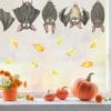 Auf dem Bild ist das Produkt: Fensterbild Herbst Fledermäuse herunterhängend Halloween Blätter Fensterdeko Kinderzimmer Fensterfolie Fensterdekoration zum Preis von €13.9 abgebildet.