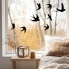 Auf dem Bild ist das Produkt: Fensteraufkleber Schwalben uni Vogelaufkleber für Fenster weiß schwarz Vogelschlag Vogelschutz Glastüren wiederverwendbar zum Preis von €13.9 abgebildet.