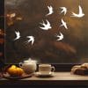 Auf dem Bild ist das Produkt: Fensteraufkleber Schwalben uni Vogelaufkleber für Fenster weiß schwarz Vogelschlag Vogelschutz Glastüren wiederverwendbar zum Preis von €13.9 abgebildet.