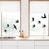 Auf dem Bild ist das Produkt: Fensteraufkleber Schwalben uni Vogelaufkleber für Fenster weiß schwarz Vogelschlag Vogelschutz Glastüren wiederverwendbar zum Preis von €13.9 abgebildet.