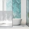 Auf dem Bild ist das Produkt: Sichtschutzfolie Duschkabine Schilf Schmetterlinge Gräser Fensterfolie Dusche Duschglastür Duschwand schwarz oder weiß Milchglasfolie zum Preis von €23.9 abgebildet.