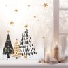 Auf dem Bild ist das Produkt: Fensterbild Weihnachten Tannenbäume Set mit Sterne grün weiß gold minimalistisch Fensteraufkleber Weihnachtsdekoration wiederverwendbar zum Preis von €13.9 abgebildet.