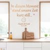 Auf dem Bild ist das Produkt: Wandtattoo In diesen Momenten stand unsere Zeit kurz still personalisiert Namen Datum Familientattoo Wandsticker Erinnerungen zum Preis von €25.90 abgebildet.