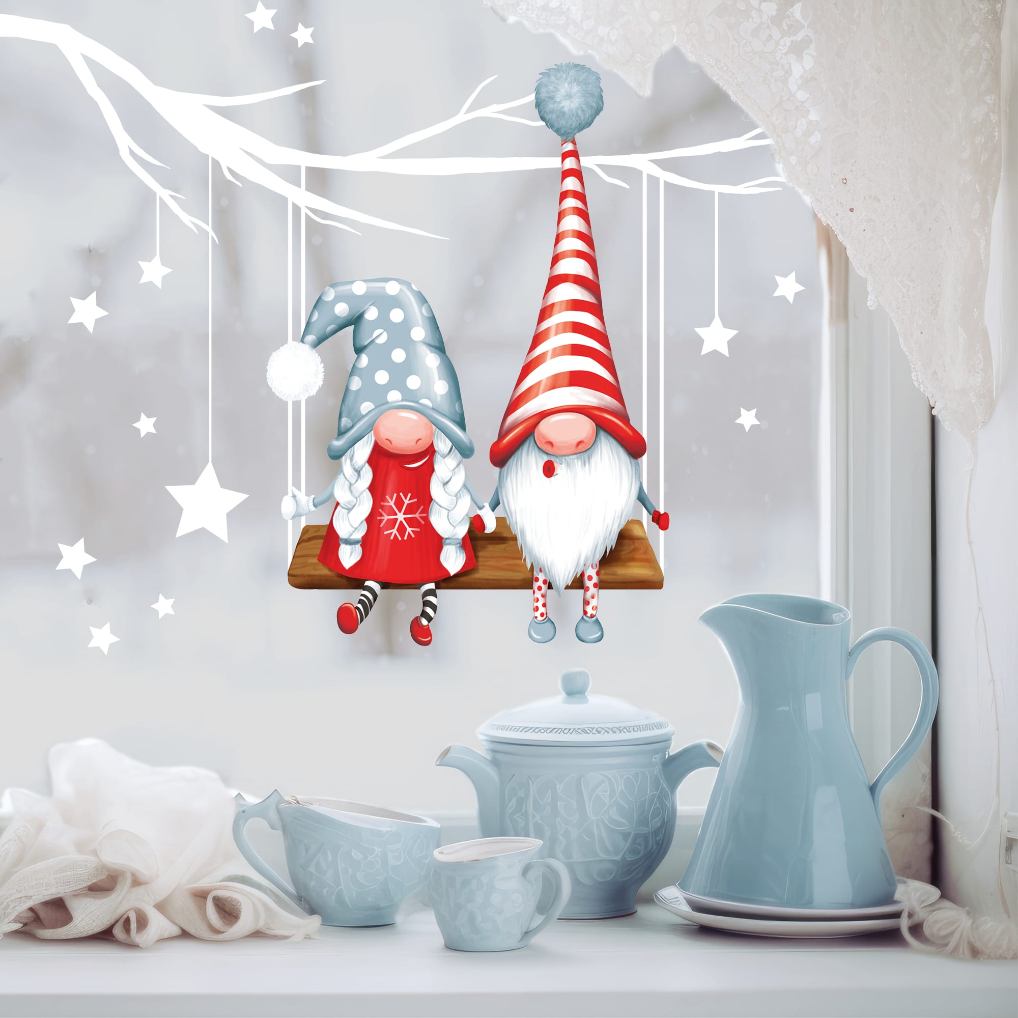 Auf dem Bild ist das Produkt: Fensterbild Weihnachten Winter Zwerge Wichtel Schaukel Weihnachtsterne Sterne weiß Fensteraufkleber zum Preis von €13.9 abgebildet.