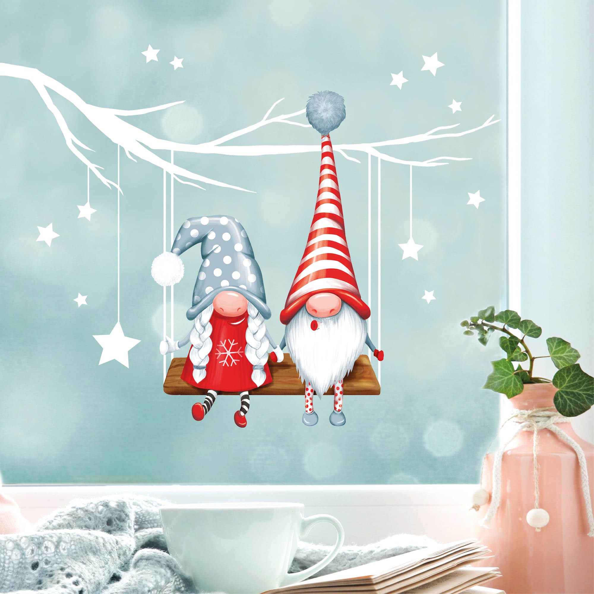 Auf dem Bild ist das Produkt: Fensterbild Weihnachten Winter Zwerge Wichtel Schaukel Weihnachtsterne Sterne weiß Fensteraufkleber zum Preis von €13.9 abgebildet.