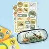 Auf dem Bild ist das Produkt: Einschulung Set Dinosaurier Gefüllte Federtasche Schlampermappe Aufkleber Namensticker personalisiert Wunschname Schulanfang Schule zum Preis von €27.9 abgebildet.