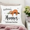 Auf dem Bild ist das Produkt: Kissen Faultier Wunschname Schnarchecke Polyester 40 x 40 cm weiß Geschenk individuelles Kuschelkisssen zum Preis von €16.90 abgebildet.