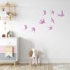 Auf dem Bild ist das Produkt: Wandtattoo fliegende Schwalben Vögel Schwarm Dekoration Wohnzimmer Wandgestaltung Wandaufkleber zum Preis von €14.90 abgebildet.