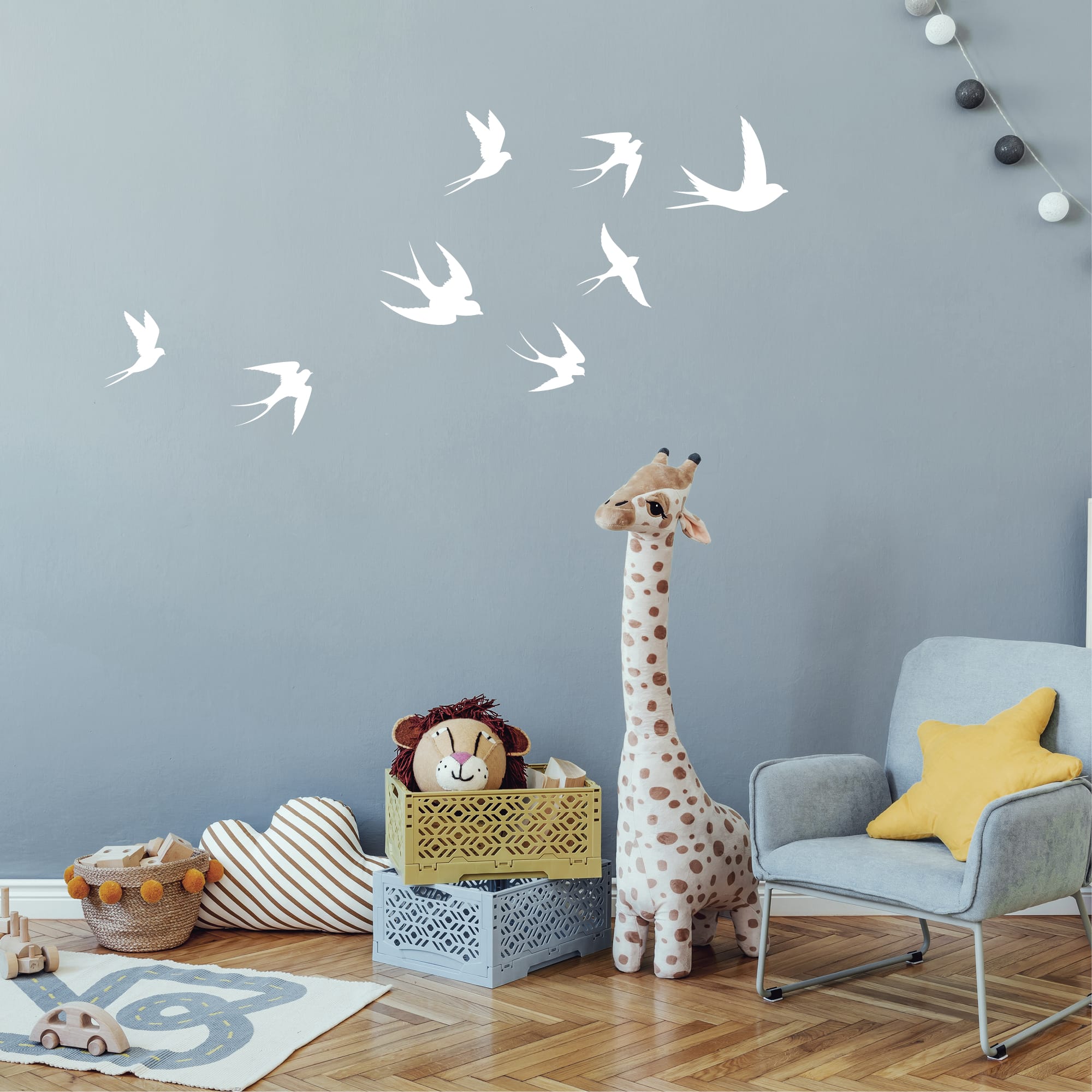 Auf dem Bild ist das Produkt: Wandtattoo fliegende Schwalben Vögel Schwarm Dekoration Wohnzimmer Wandgestaltung Wandaufkleber zum Preis von €14.90 abgebildet.