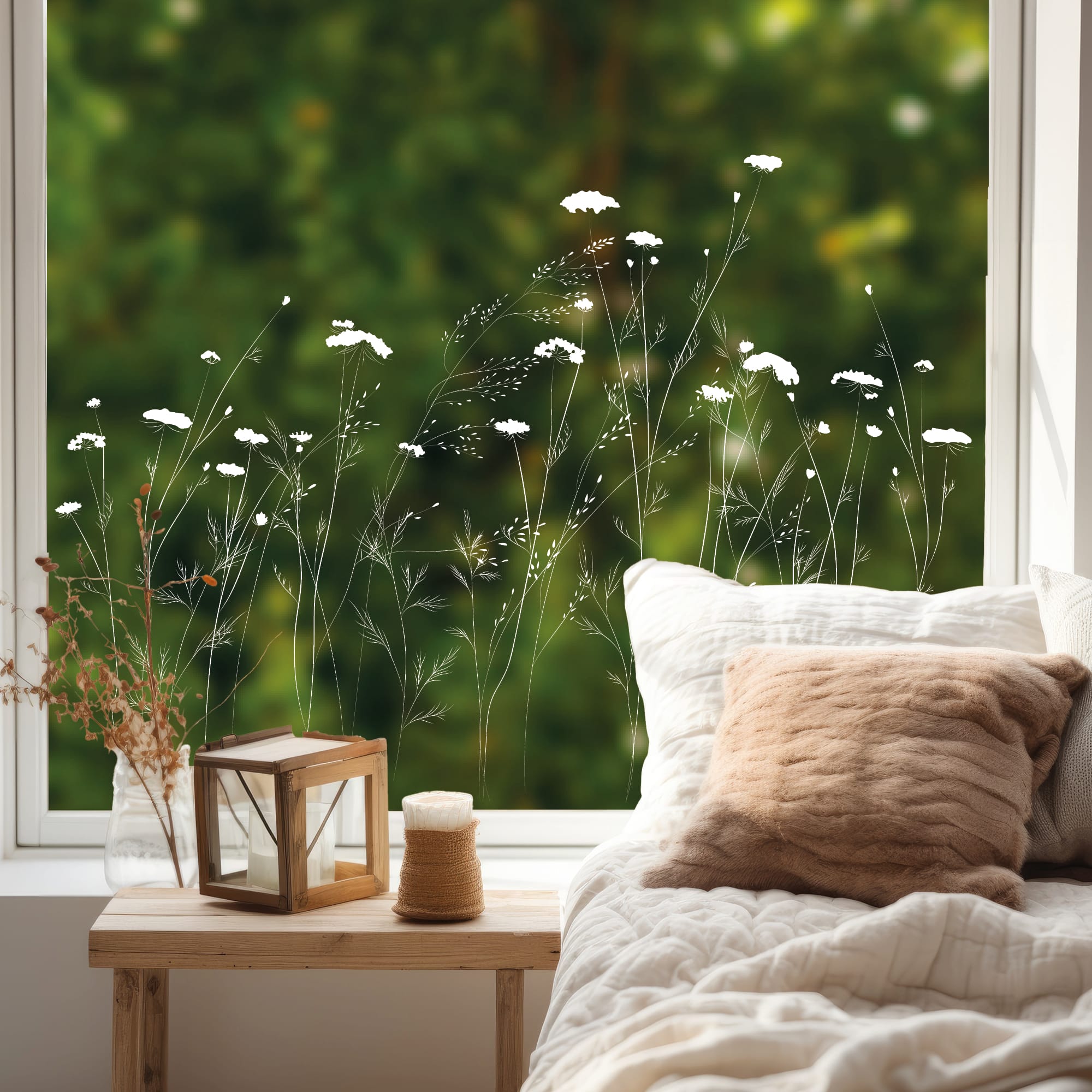 Auf dem Bild ist das Produkt: Fensterbild Wildblumen Frühling zarte Blumen Wildblumenfeld Blumenwiese Fensterdeko Wiederverwendbar Fensterfolie Schmetterlinge zum Preis von €13.90 abgebildet.