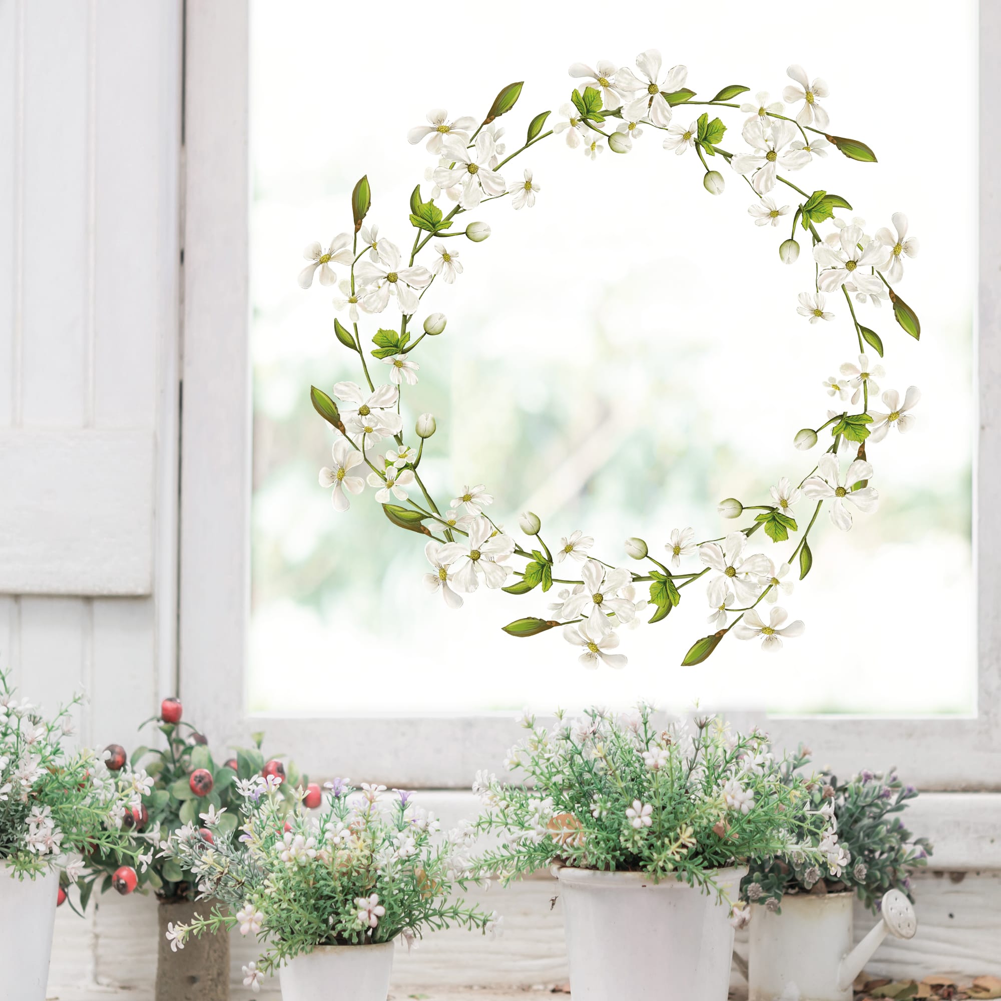 Auf dem Bild ist das Produkt: Fensterbild Blütenkranz weiß Schmetterlinge Blätter Frühling Fensteraufkleber Fensterdeko wiederverwendbare Eingang zum Preis von €13.9 abgebildet.