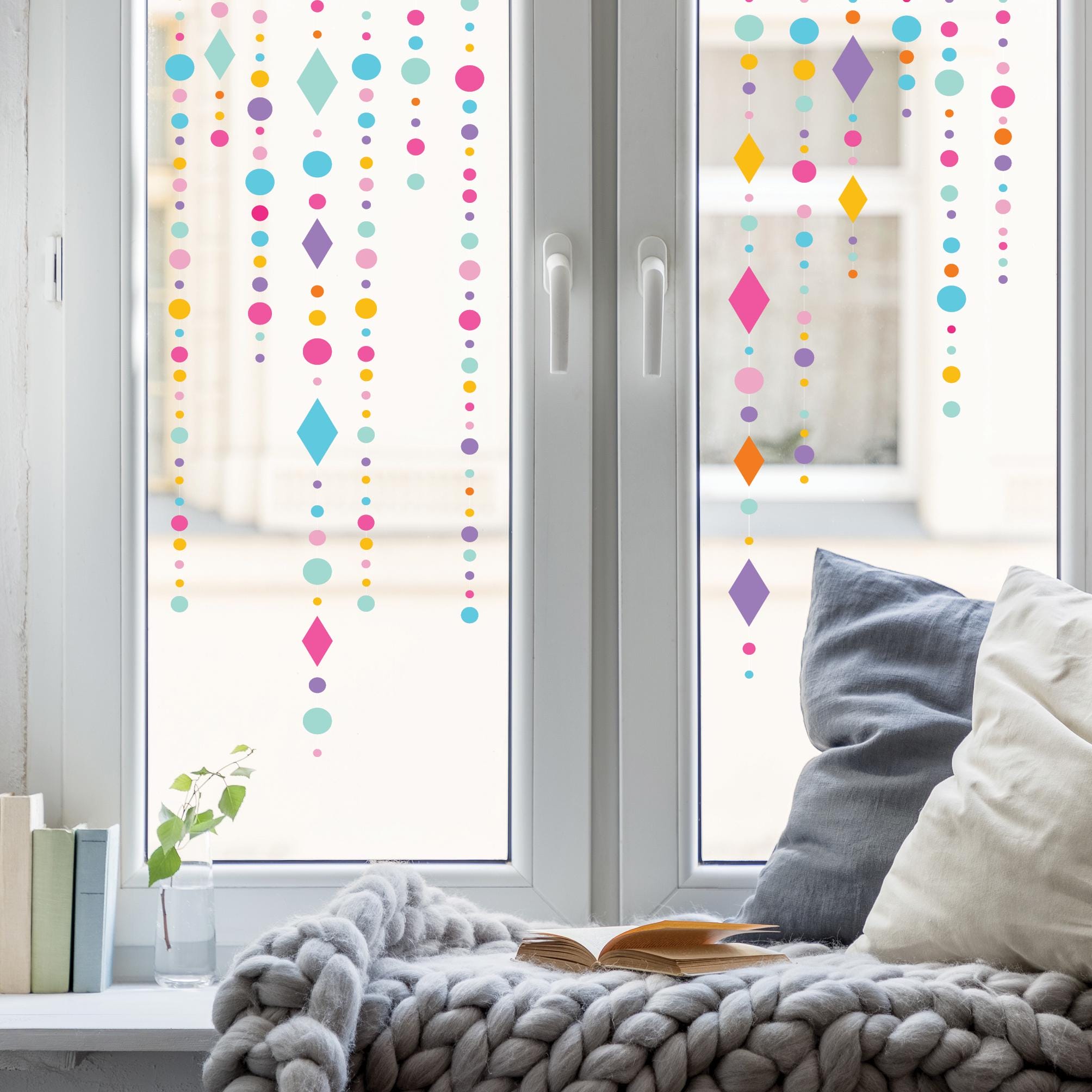Fensterbild Konfettikette Rauten Girlande Farbspritzer bunte Vierecke wiederverwendbar Frühling Fasching farbige Kreise Karneval Geburtstag