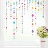 Auf dem Bild ist das Produkt: Fensterbild Konfettikette Rauten Girlande Farbspritzer bunte Vierecke wiederverwendbar Frühling Fasching farbige Kreise Karneval Geburtstag zum Preis von €17.9 abgebildet.