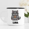 Auf dem Bild ist das Produkt: Campingbecher dicke Katze mit Wunschnamen lustige Katzentasse Emaille Keks Humor Geschenk Geburtstag zum Preis von €12.90 abgebildet.