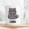 Auf dem Bild ist das Produkt: Tasse dicke Katze mit Wunschnamen lustige Katzentasse Keramik Keks Humor Geschenk Geburtstag zum Preis von €12.90 abgebildet.