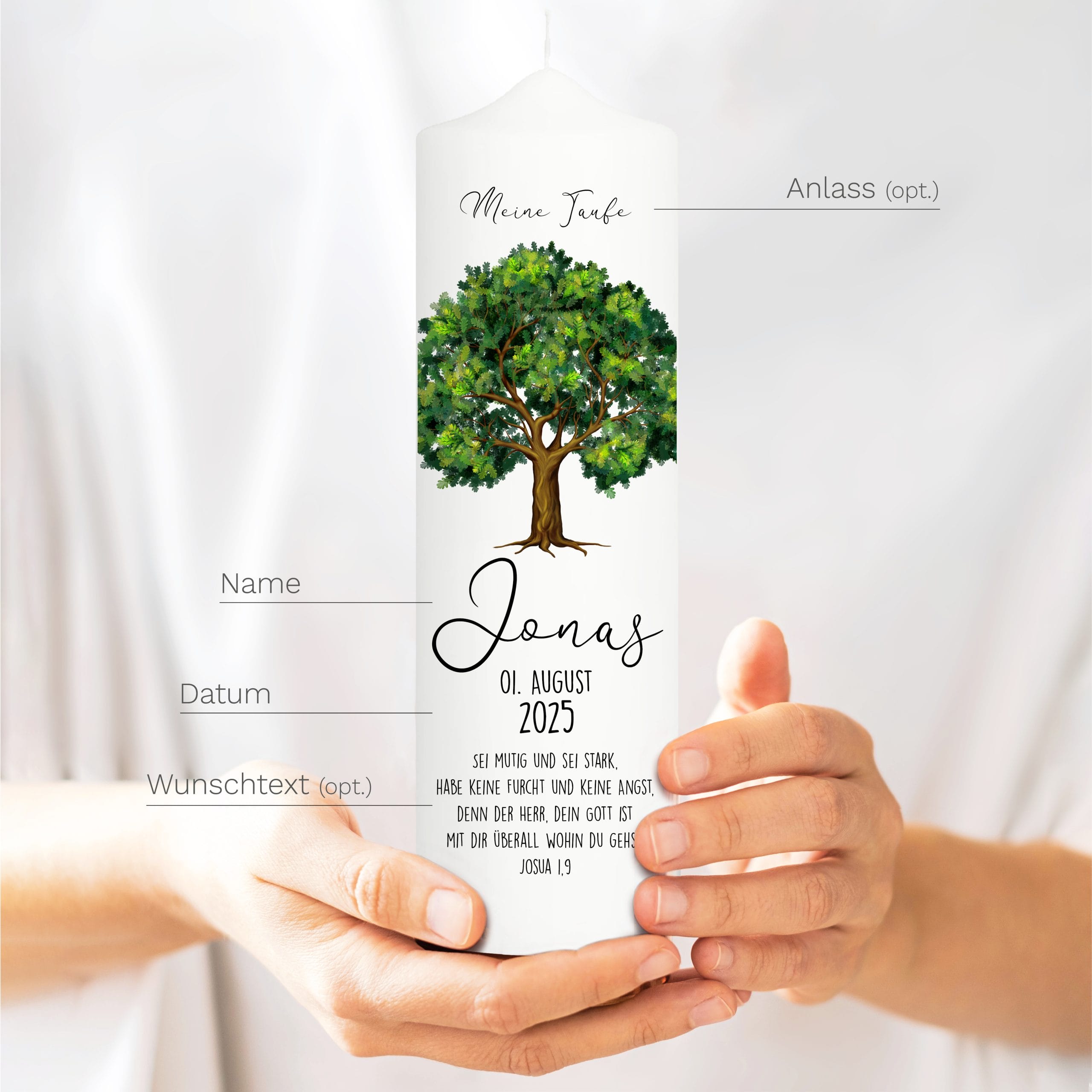 Auf dem Bild ist das Produkt: Taufkerze Junge Mädchen Lebensbaum Kerze Baum Eiche bedruckt mit Namen, Datum und auf Wunsch eigenem, vorgegebenem oder keinem Taufspruch zum Preis von €5.9 abgebildet.