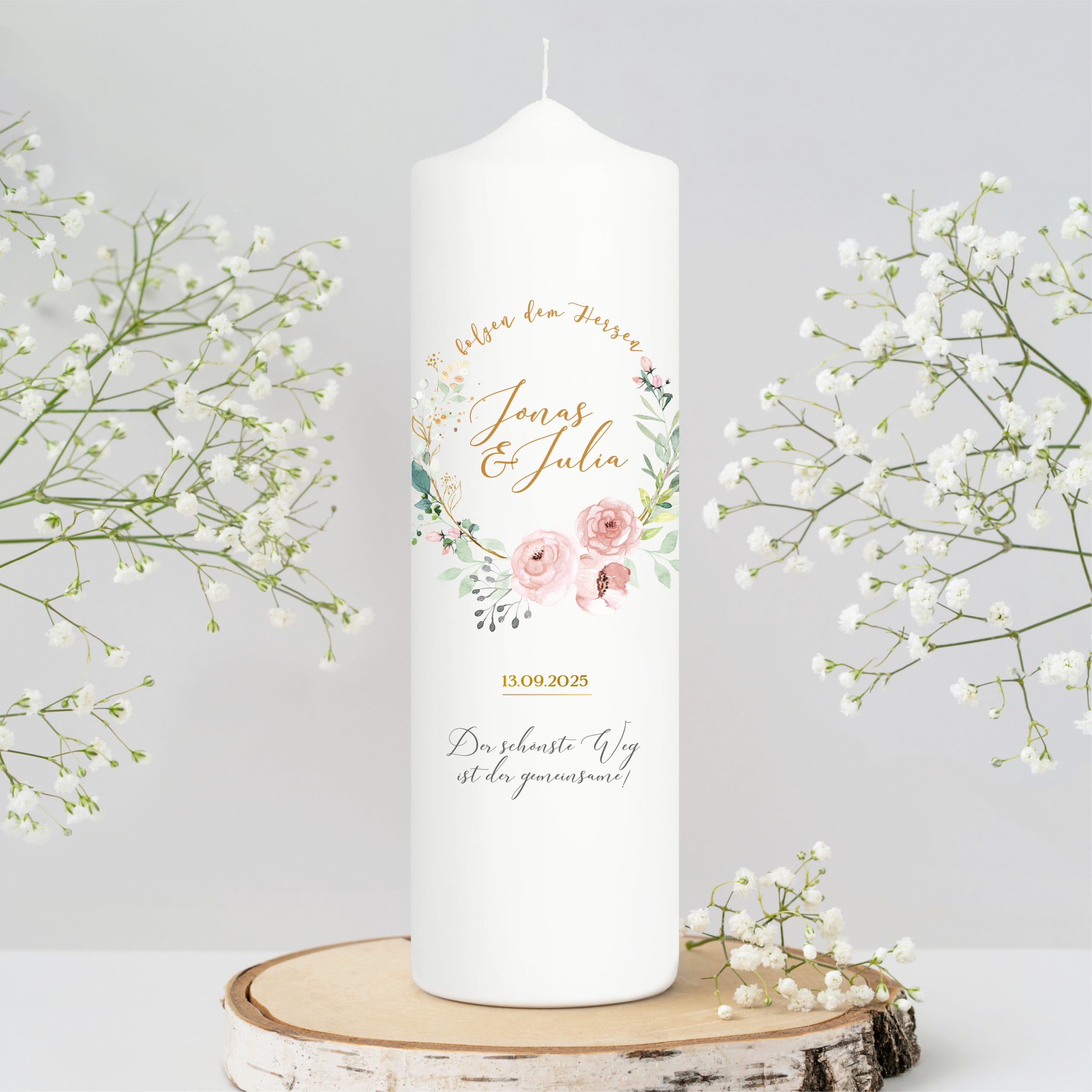 Auf dem Bild ist das Produkt: Weiße Hochzeitskerze personalisierbar Rahmen aus Blüten und Blättern personalisiert Hochzeitsgeschenk Valentinstagsgeschenk zum Preis von €5.9 abgebildet.