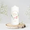 Auf dem Bild ist das Produkt: Weiße Hochzeitskerze personalisierbar Rahmen aus Blüten und Blättern personalisiert Hochzeitsgeschenk Valentinstagsgeschenk zum Preis von €5.9 abgebildet.