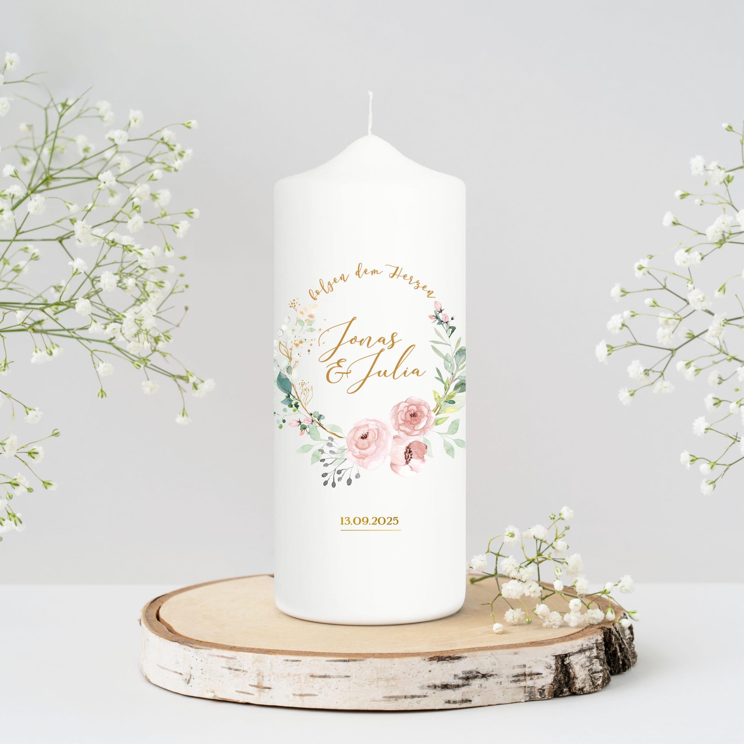 Auf dem Bild ist das Produkt: Weiße Hochzeitskerze personalisierbar Rahmen aus Blüten und Blättern personalisiert Hochzeitsgeschenk Valentinstagsgeschenk zum Preis von €5.9 abgebildet.