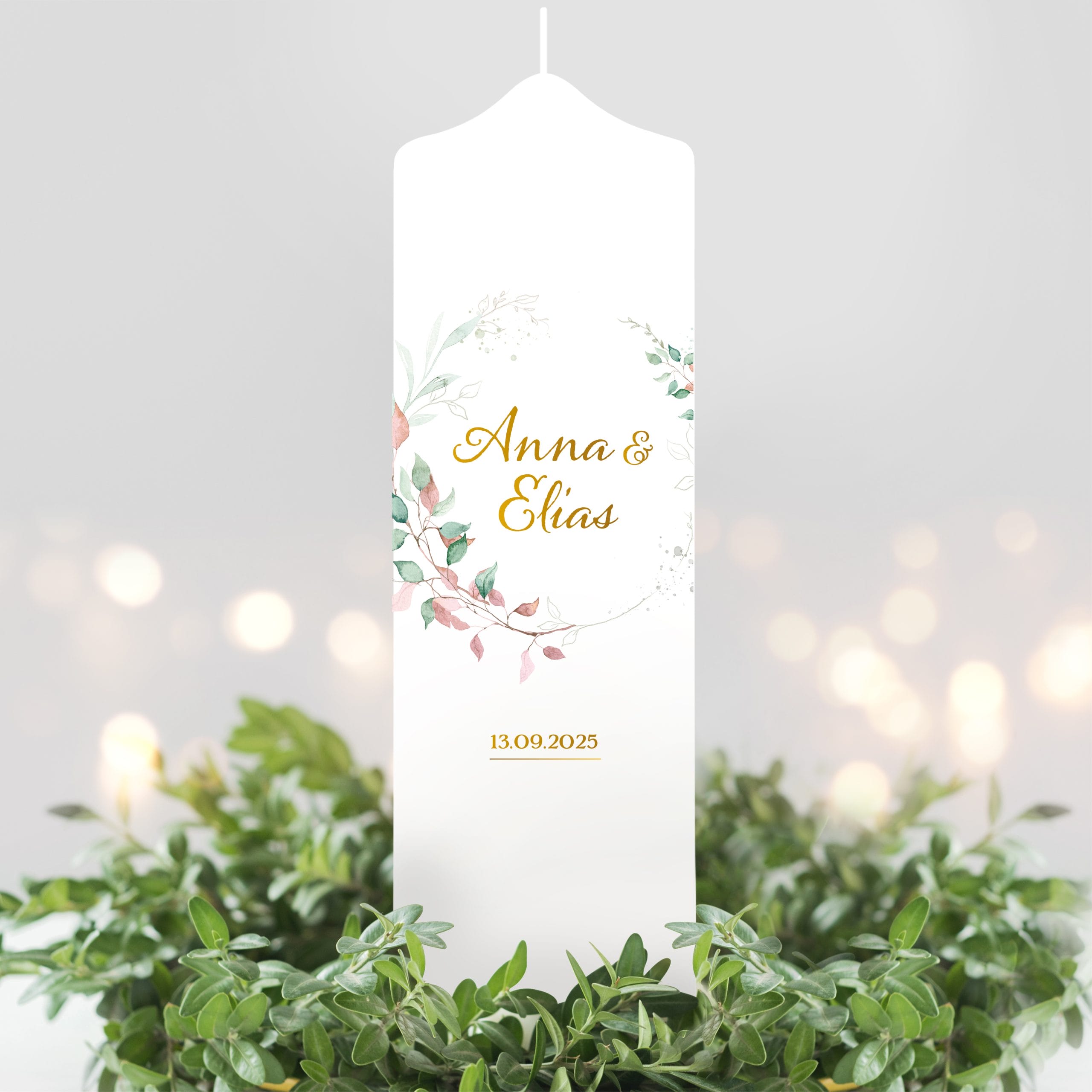 Auf dem Bild ist das Produkt: Weiße Hochzeitskerze personalisierbar Hochzeitstag Hochzeit Blätterkranz personalisiert Hochzeitsgeschenk Spruch, Valentinstagsgeschenk zum Preis von €5.9 abgebildet.