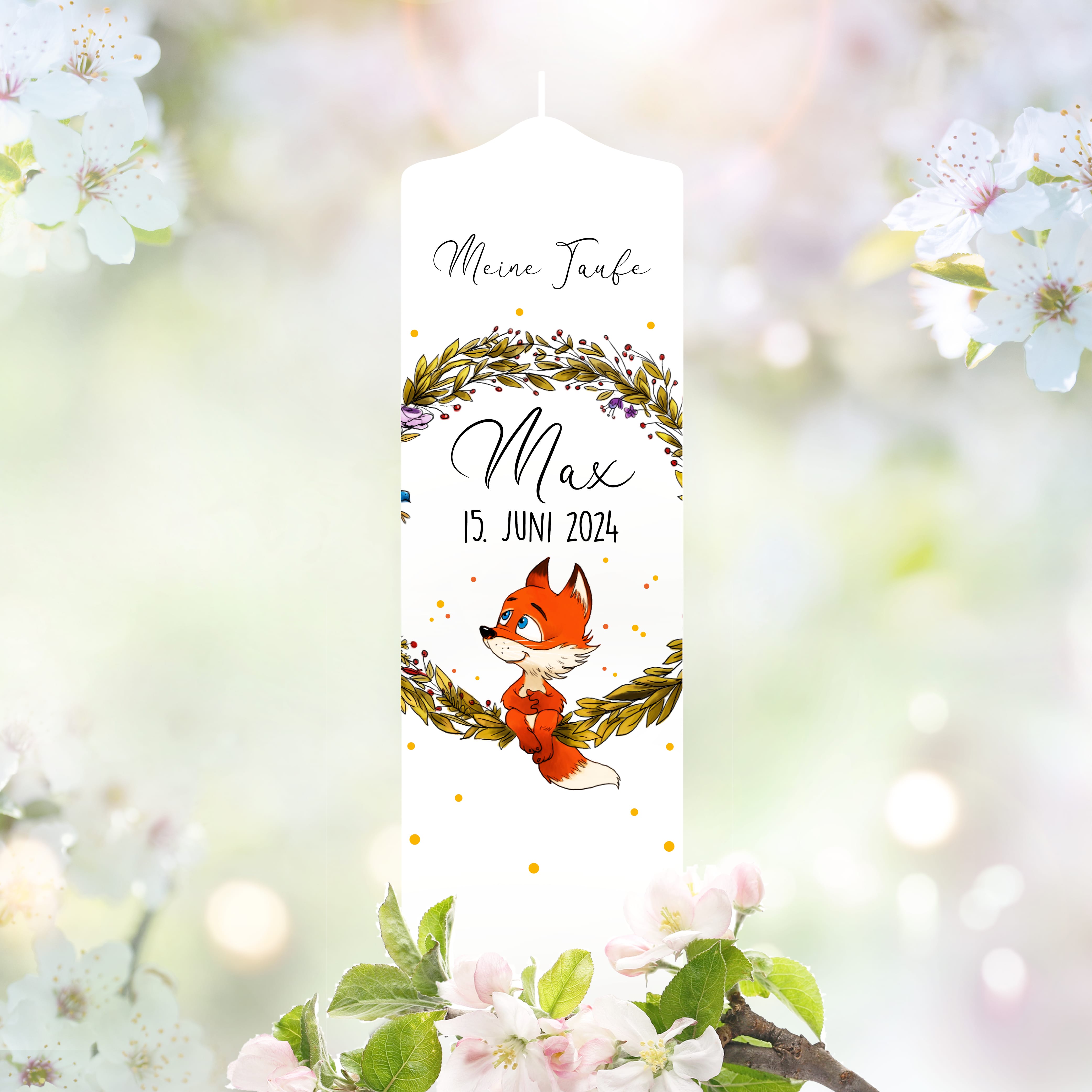 Auf dem Bild ist das Produkt: Taufkerze Kerze zur Taufe oder Geburt personalisiert Blumenkranz Fuchs mit Name Datum Taufspruch zum Preis von €5.90 abgebildet.